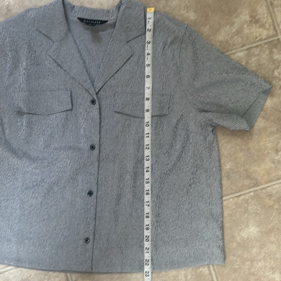 Athleta Silver/Grey Echo Short Sleeve Button Front Shirt Size Medium NWOT - Picture 6 of 10